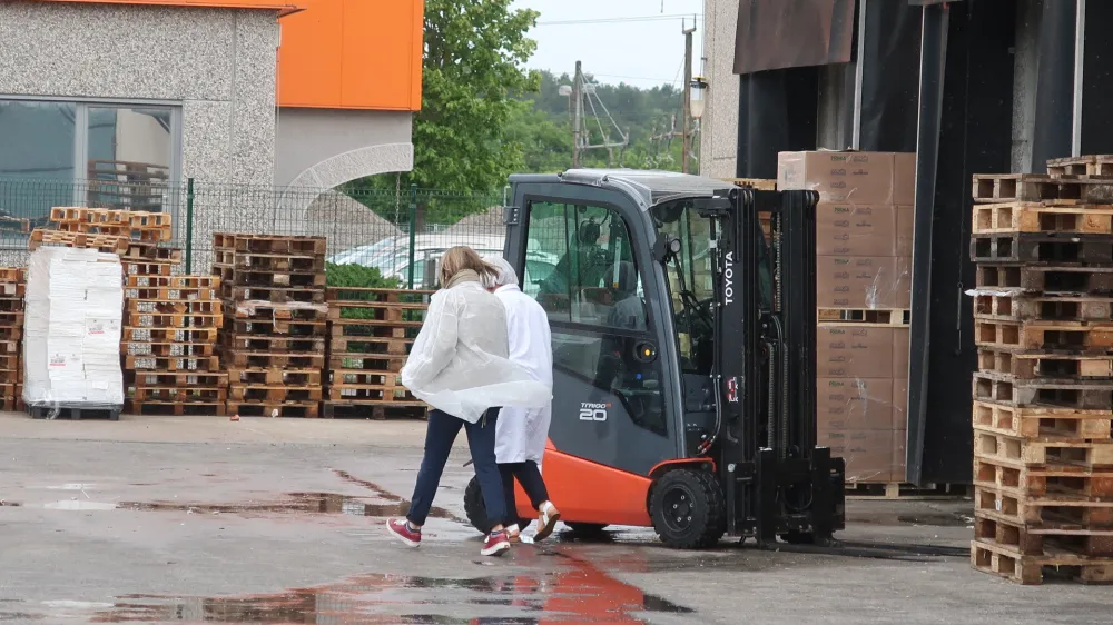 Hrpelje.<br>Proizvodna hala podjetja Marinblu.