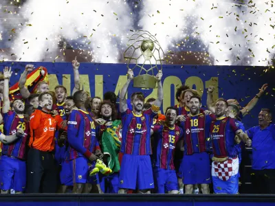 Handball - EHF FINAL4 Men 2021 - Final - FC Barcelona Handbol v Aalborg Handbold - Lanxess Arena, Cologne, Germany - June 13, 2021 FC Barcelona players celebrate winning the final with the trophy REUTERS/Thilo Schmuelgen