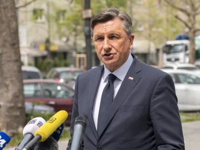 Na čelu razpredelnice najbolj priljubljenih politikov znova kraljuje predsednik republike Borut Pahor.