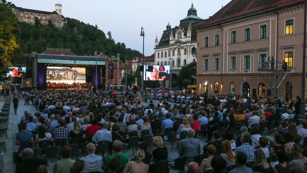 - 20.06.2018 - Gala koncert Poletna noč na Kongresnem trgu, posvečen obletnici nacionalne radiotelevizije, v katerem RTV Slovenija obeleuje 90 let radijskega in 60 let televizijskega oddajanja. //FOTO: Luka Cjuha.