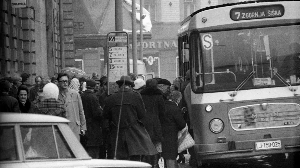 Mestni potniški promet, 1976
Hrani: MNZS