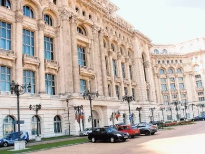 Romunski parlament v Bukarešti, druga največja stavba na svetu.