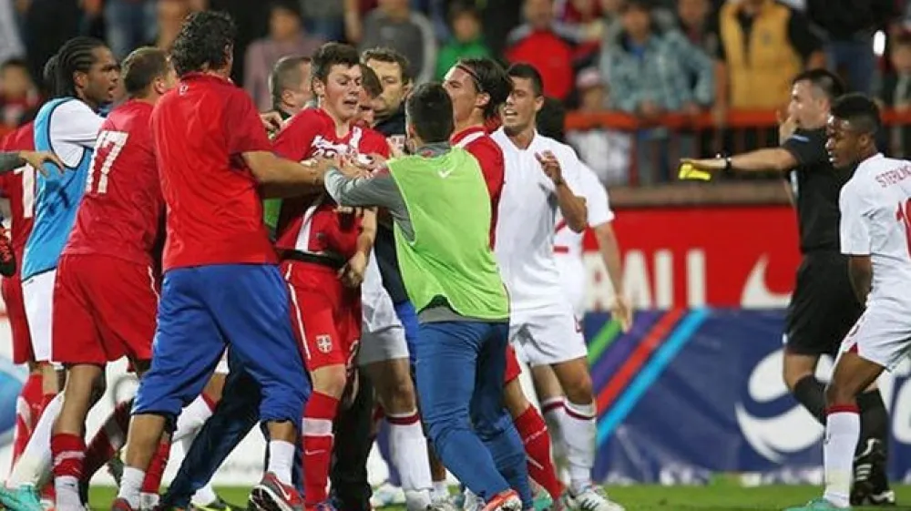 Ob koncu povratne kvalifikacijske tekme med Srbijo in Anglijo se je v Kruševcu dogajalo marsikaj.