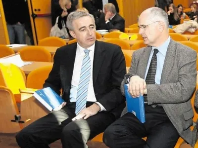 Sojenje je bilo preklicano zaradi nevročenega obtožnega predloga Zalarju (levo) ter vabila Fišerju in opravičila njegovega zagovornika. Datum novega naroka je 6. november.