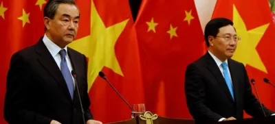 Kitajski zunanji minister Wang Yi in vietnamski zunanji minister Pham Binh Minh.