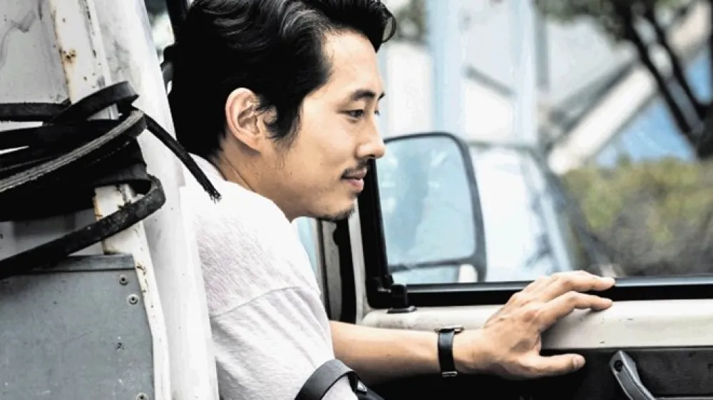 Korejski maestro Lee Chang Dong  se je po sedmih letih vrnil v Cannes s filmom Gorenje, v katerem eno osrednjih vlog  igra Steven Yeun  (na fotografiji), ki se je v tekmovalnem programu pojavil tudi lani v filmu Okja.