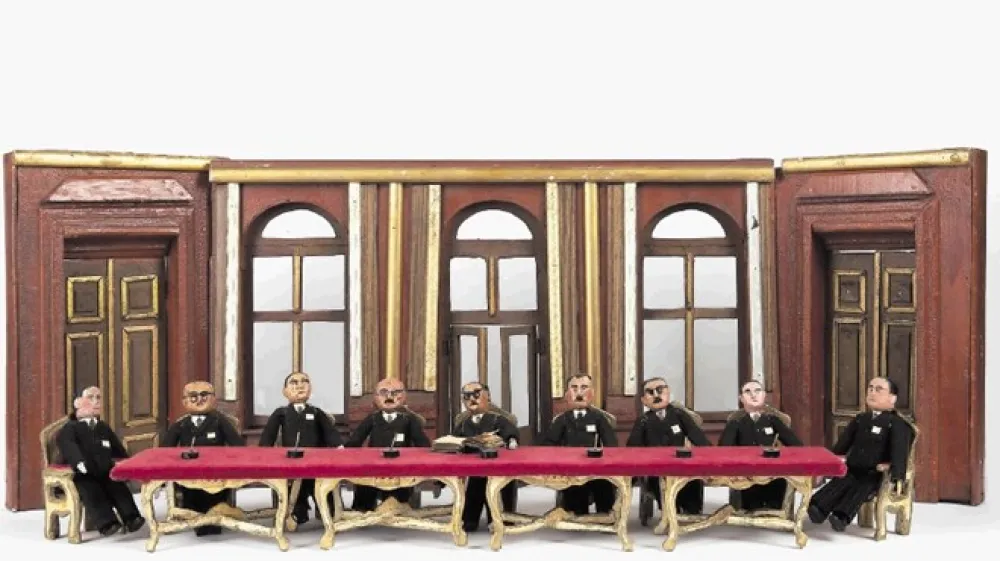 Člani prve vlade prve republike, izrezljani iz zamaškov steklenic penine, ki se je točila ob njihovi inavguraciji.