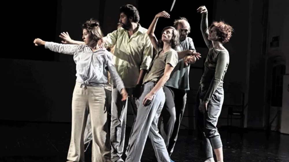 Participatornost v instalacijski situaciji Vsak zdaj je čas, prostor, ki jo je Snježana Premu&scaron; s sodelavci razvila skozi večletno sodelovanje, ki je imelo že nekaj predhodnih manifestacij, dobi povsem novo razsežnost.