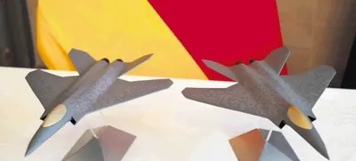 Model evropskega bojnega letala naslednje generacije na predstavitvi v Parizu