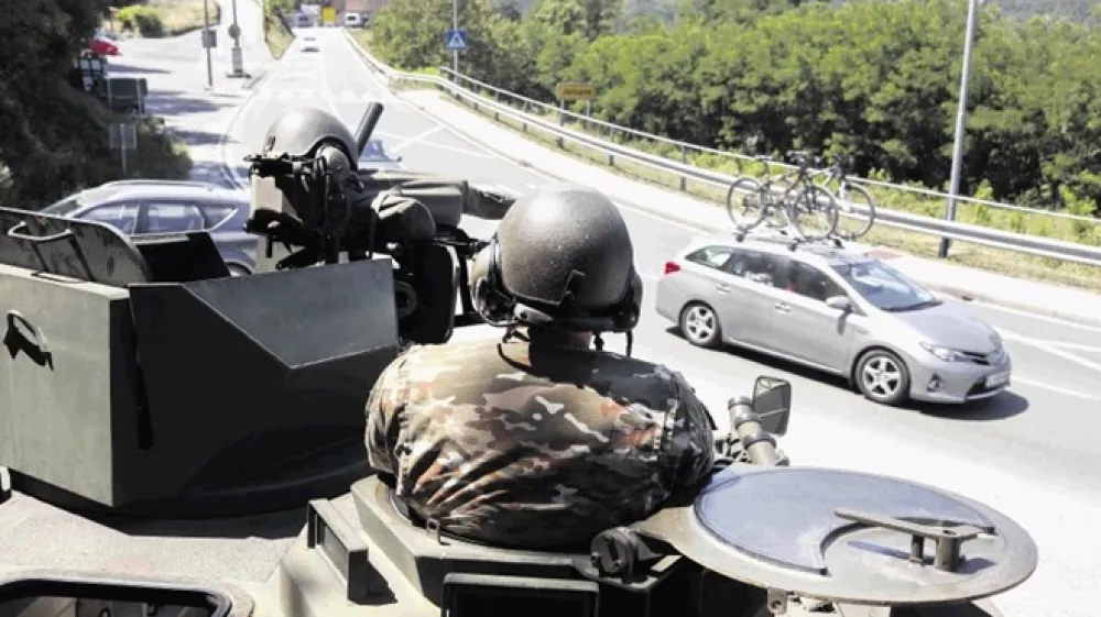 Slovenska vojska  v pomoč policiji pri varovanju državne meje na &scaron;ir&scaron;em območju Policijske uprave Koper. (Foto: Jaka Gasar/dokumentacija Dnevnika)