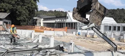 V porušenem rastlinjaku je Botanični vrt med zimo hranil velike in stare sredozemske rastline v čebrih, ki so jih dobili z izmenjavo iz tujih vrtov.