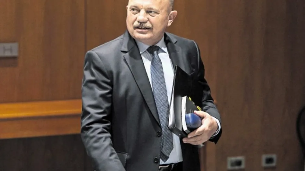 Branko Simonovič je zapustil DeSUS, ostaja pa zaenkrat član poslanske skupine.