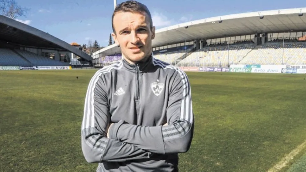 Đorđe Ivanović: Leta 1997 smo postali begunci. Imel sem dve leti, tako da se ničesar ne spomnim, vem pa, da je bilo za mojo družino težko. Niti malo lepa izkušnja ni, ko prideš brez vsega v nov kraj in začneš od začetka.