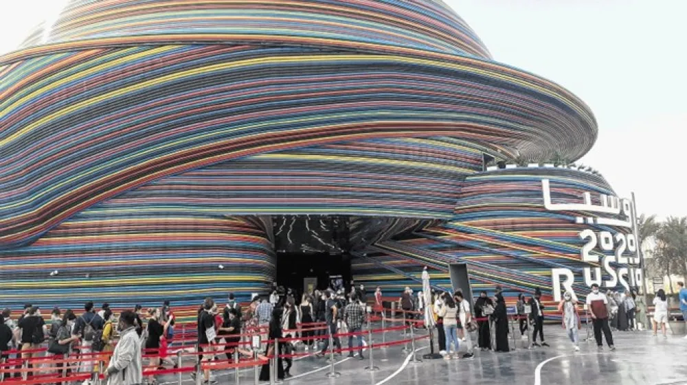 Paviljoni s svojimi nenavadnimi oblikami skušajo na različne načine privabiti obiskovalce.