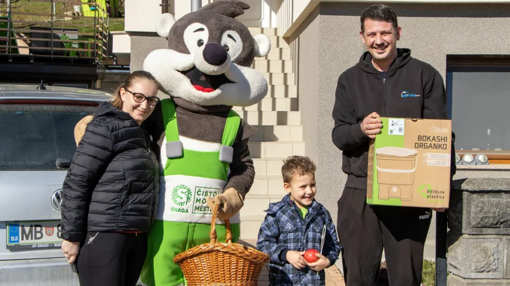 Ena prvih, ki je v sklopu pilotnega projekta začela uporabljati bokashi organko, je mariborska družina Knuplež.