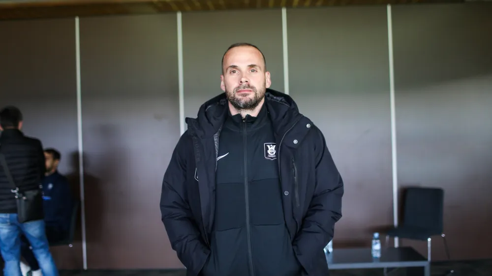 Dino Skender je zaradi slabih iger in rezultatov &scaron;e drugič v karieri dobil nogo pri Olimpiji.&nbsp; Bojan Velikonja