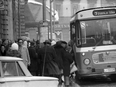 Mestni potniški promet, 1976
Hrani: MNZS