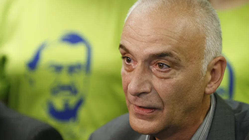 nosilec Liste Ivo Boscarol, - člani volilnega taba uradno vloili predsedniko kandidaturo za Lojzeta Peterleta;//FOTO: Matej PoveOPOMBA: ZA OBJAVO V ČASOPISU DNEVNIK