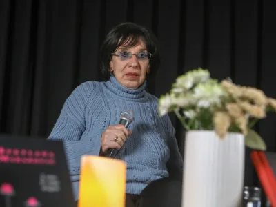 Svetlana Makarovič, pesnica, mladinska pisateljica, igralka, ilustratorka in &scaron;ansonjerka,  - 16.03.2022 - baladni večer z umetnico, pesnico, ilustratorko in &scaron;ansonjerko Svetlano Makarovič ob izidu njenih antologijskih knjig Baladne pravljice in Z očmi, ki vidijo drugače: Zbrane zbirke 1964-2015, ki sta iz&scaron;li pri Cankarjevi založbi //FOTO: Luka Cjuha