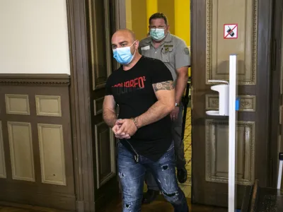 Kdo ve, če bo slovensko sodstvo &scaron;e kdaj videlo Hajzerja Muzliukaja, obtoženega zlorabe prostitucije. F Matjaž Ru&scaron;t R