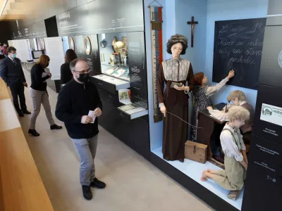 - 21.03.2022 – Slovenski šolski muzej, Plečnikov trg 1 v Ljubljani - nova stalna razstava o izobraževanju in vzgoji na Slovenskem skozi čas //FOTO: Tomaž Skale