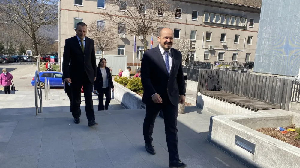 Minister za zdravje Janez Poklukar na obisku v Splošni bolnišnici Jesenice, marec 2022. 