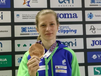 atletinja Tina Šutej, skakalka ob palici – dobitnica bronaste kolajne- 22.03.2022 - Atletska zveza Slovenije (AZS) - sprejem za Tino Šutej, ki je osvojila bronasto kolajno v skoku s palico na svetovnem prvenstvu v Beogradu. //FOTO: Luka Cjuha