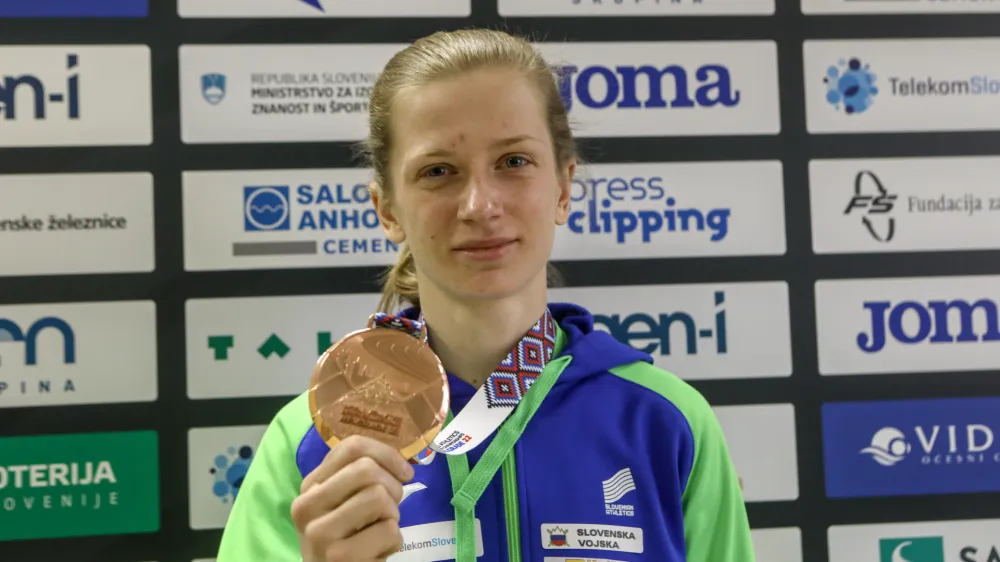 atletinja Tina &Scaron;utej, skakalka ob palici &ndash; dobitnica bronaste kolajne- 22.03.2022 - Atletska zveza Slovenije (AZS) - sprejem za Tino &Scaron;utej, ki je osvojila bronasto kolajno v skoku s palico na svetovnem prvenstvu v Beogradu. //FOTO: Luka Cjuha