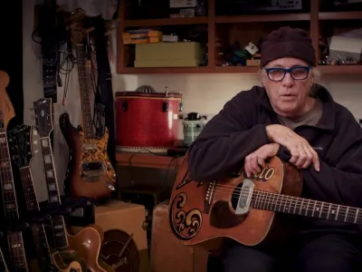 Ry Cooder, danes 75-letni ameriški kitarist, je avtor glasbe za film Južnjaška uteha, v katerem je predstavil zydeco.&nbsp;