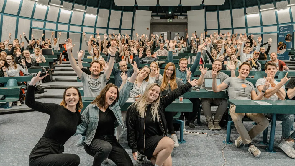 Startup vikend je tokrat služil kot odlična priložnost za delo na realnih primerih in za morda prvo praktično izkušnjo povezovanja mladih s predstavniki večjih slovenskih podjetij. (Foto: Neža Lajevec)