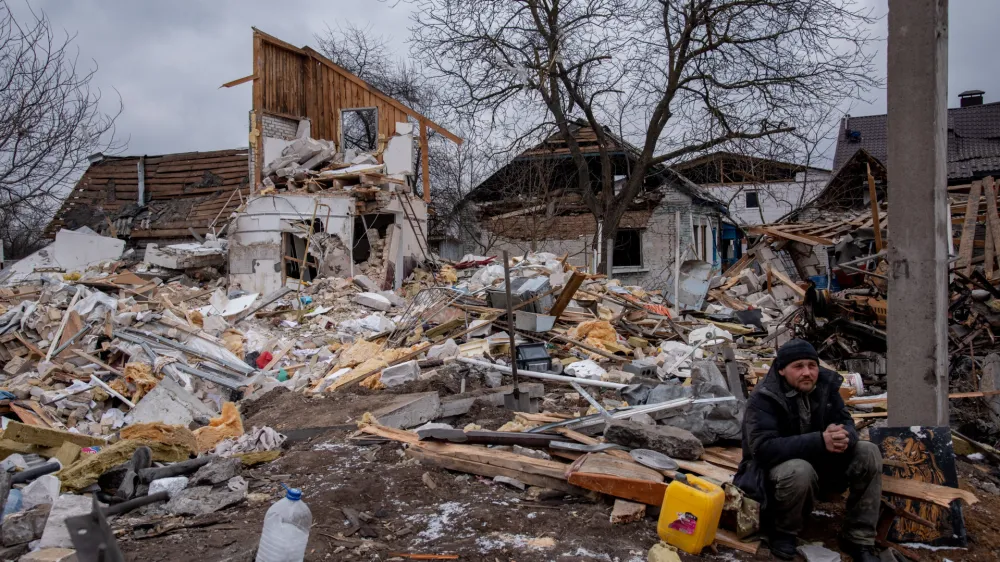 Ukrajina, Markalivka.<br>Posledice ruskega zracnega napada na ukrajinsko vas Markalivka na jugozahodu Kijeva.