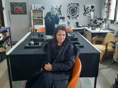 Marjeta Hribar, oblikovalka nakita iz premoga