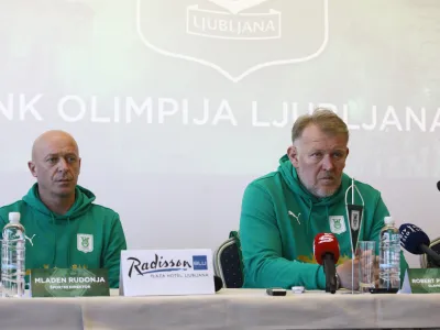 &scaron;portni direktor NK Olimpija Mladen Rudonja in Robert Prosinečki, novi trener Olimpije - 23.03.2022 &ndash; Nogometni klub NK Olimpija - predstavili novega trenerja Roberta Prosinečkega //FOTO: Luka Cjuha