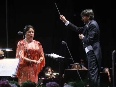 ruska sopranistka Ana Netrebko in italijanski operni dirigent Michelangelo Mazza - 17.08.2020 - 68. Ljubljana festival  koncert opernih arij - nastop slovite ruske sopranistke Ane Netrebko in tenorista Jusifa Ejvazova na Kongresnem trgu - .//FOTO: Luka Cjuha
