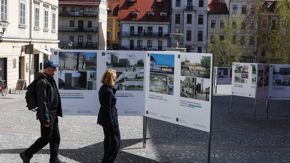- 12.04.2022 - Novi trg v Ljubljani - razstava zmagovalnih re&scaron;itev na arhitekturnih natečajih Zbornice za arhitekturo in prostor (ZAPS) v letih 2009-2021 //FOTO: Bojan Velikonja