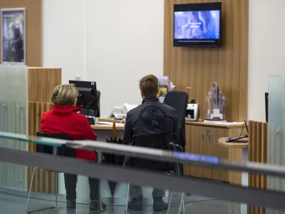 - banka, svetovanje, poslovanje, denar, kredit- 29.10.2018, NLB, Trg republike 2 - Z dananjim dnem so v okviru javne ponudbe delnic NLB (IPO) vrednostni papirji na voljo malim vlagateljem.FOTO: Matja Rut
