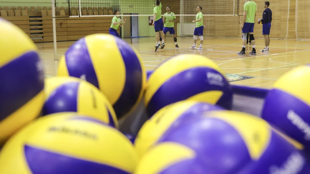 - 16.05.2019  Odbojkarska zveza Slovenije  moka odbojkarska reprezentanca  prvi trening odbojkarjev z novim selektorjem v Kranjski Gori //FOTO: Jaka Gasar