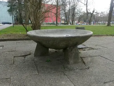 V okviru obnove bomo uredili tudi ploščad iz pranih plošč okoli fontane in na novo asfaltirali pot do lipovega drevoreda ter med njim, in sicer do betonskih količkov. V okviru te obnove bomo pri mini golfu postavili tudi nov pitnik, ki bo dopolnil 51 obstoječih pitnikov v Ljubljani. Obnova bo predvidoma potekala mesec in pol, odvisno od vremenskih razmer.