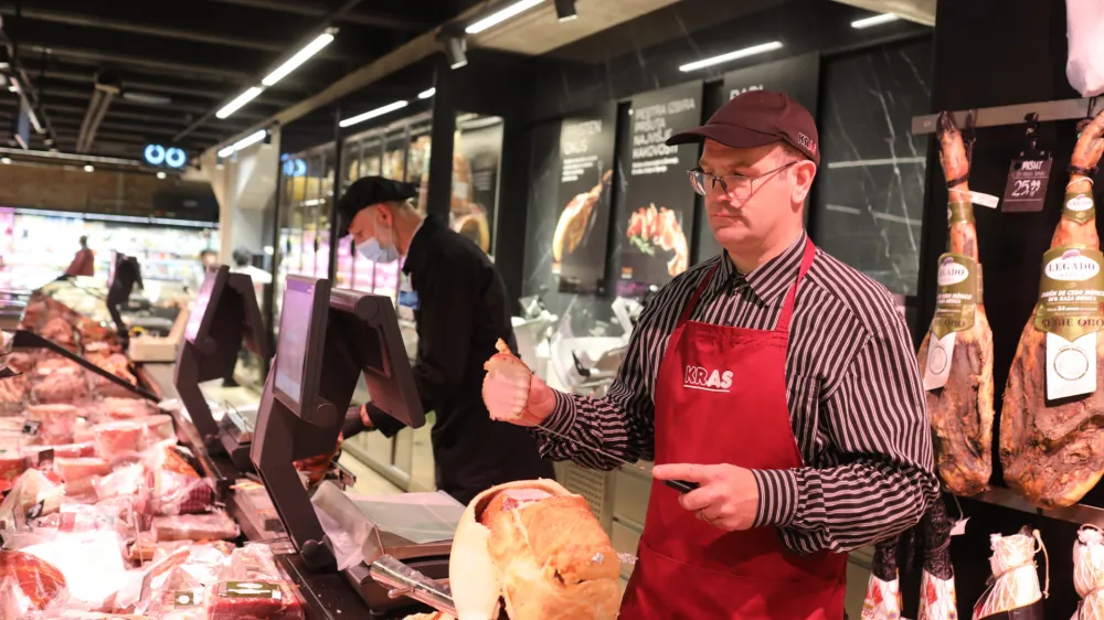 - velikonočna &scaron;unka -&nbsp;- 15.04.2022 &ndash; Maximarket - trgovina Mercator MAXI, Trg republike 1 v Ljubljani&nbsp;//FOTO: Bojan Velikonja