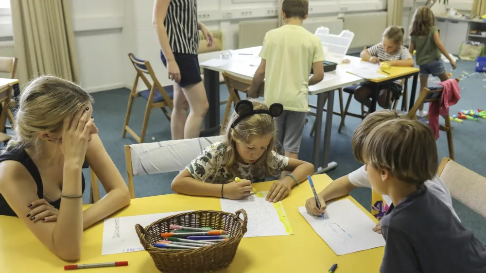 - 27.07.2021 - Počitniko varstvo za otroke od 1. do 5. razreda O: Jaz, novinar 2021 - Socialna akademija, zavod za izobraevanje, raziskovanje in kulturo, Traka cesta 132 v Ljubljani<br><br><br> <br><br><br>//FOTO: Jaka Gasar