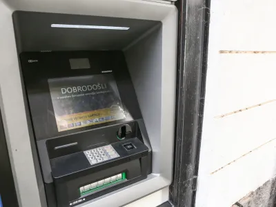 - 06.11.2019 - Bankomat amerike korporacije EURONET  Stari trg 4 v Ljubljani   //FOTO: Luka Cjuha.