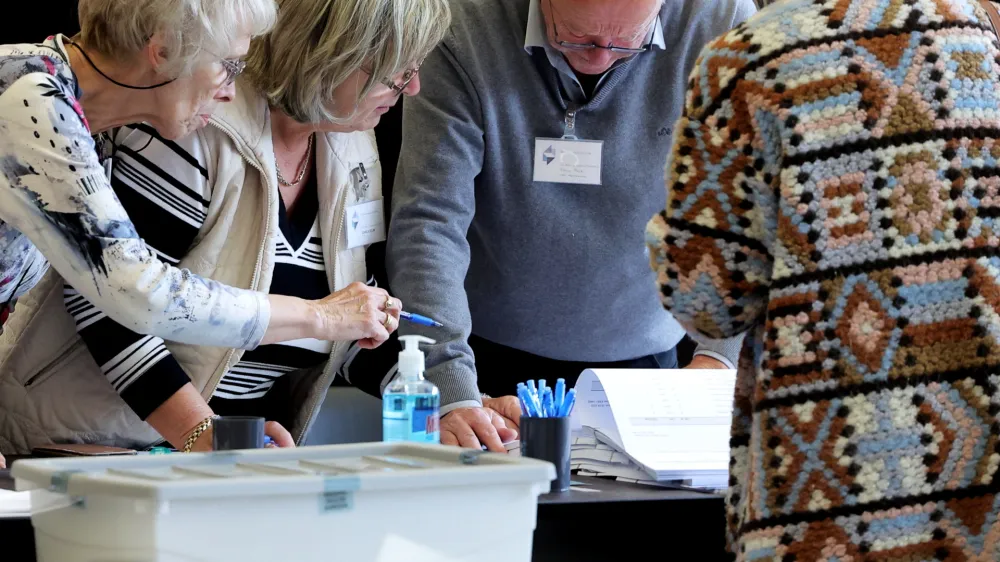 Ljubljana, Gospodarsko razstavisce.<br>Predcasno glasovanje za volitve v DZ za vseh 14 volilnih okrajev na obmocju Upravne enote Ljubljana.