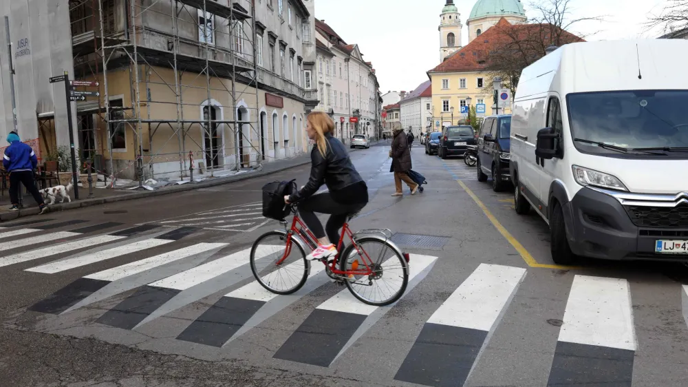 - 20.04.2022 – Krekov trg v Ljubljani - tridimenzionalni prehod za pešce - 3D zebra//FOTO: Tomaž Skale