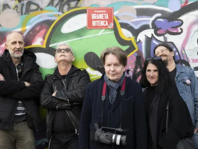 kurator Esad Babačić - 20.04.2022 – Podhod Braneta Bitenca pod Celovško cesto - Muzej punk kulture iz Ljubljane je pod kuratorstvom Esada Babačića v podhodu Braneta Bitenca slovesno odkril spominsko ploščo "v spomin pesniku punk poezije in frontmanu zasedbe Otroci socializma". (spominska plošča)//FOTO: Nik Erik Neubauer //FOTO: Nik Erik Neubauer