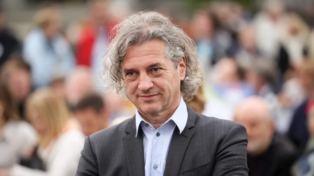 Ljubljana, Trg republike.<br>Veliko javno soocenje politicnih strank v organizaciji iniciative Glas ljudstva.<br>Predsednik Gibanja Svoboda Robert Golob.