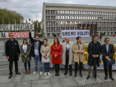 - 15.04.2022 &ndash; Parlamentarne volitve 2022 - Veliko javno predvolilno soočenje političnih strank z ljudstvom IZ OČI V OČI v organizaciji Iniciative Glas ljudstva - Trg republike v Ljubljani  //FOTO: Luka Cjuha