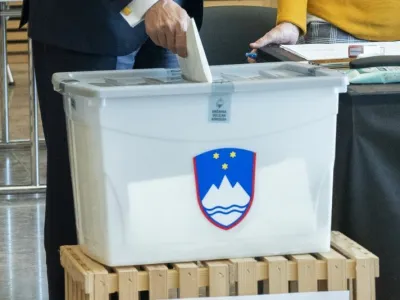 - 19.04.2022 – Parlamentarne volitve 2022 - predčasno glasovanje pred državnozborskimi volitvami - volišče na Gospodarskem razstavišču (GR) - predsednik republike Borut Pahor//FOTO: Nik Erik Neubauer