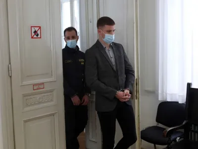 Aleksander Božinović je pred sodnim senatom zagotovil, da še nikoli v življenju ni nikogar napadel.