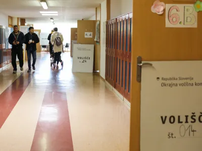 - Voli&scaron;če O&Scaron; Valentina Vodnika, Zg. &Scaron;i&scaron;ka -- 24.04.2022 &ndash; Parlamentarne volitve 2022 - Volitve devetega sklica Državnega zbora Republike Slovenije - druge redne državnozborske volitve po letu 2008 //FOTO: Bojan Velikonja