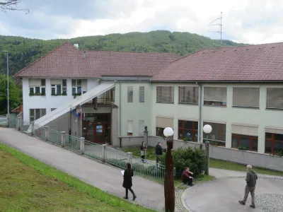 Vse kaže, da je bil torkov strel na osnovni šoli Žužemberk sprožen po nesreči. Učenci, tudi štirinajstletnik, ki je pištolo prinesel v šolo, so pretreseni. F Dragana Stankovič